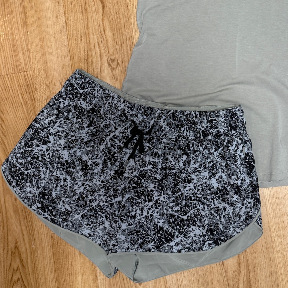 LULULEMON *REVERSIBLE 3" Paint Splash Ice Grey
Multi/Riverstone SHORTS